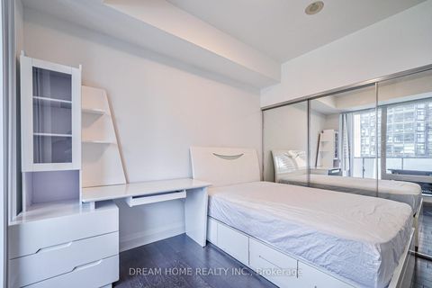 Photo 16 at 709 - 1080 Bay Street, Bay Street Corridor, Toronto