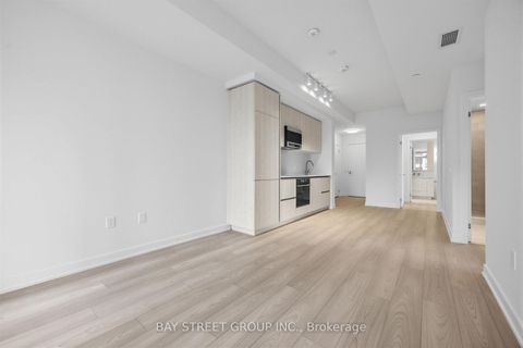 Photo 11 at 1602 - 110 Broadway Avenue, Mount Pleasant West, Toronto