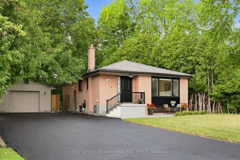 Photo 2 at 67 Foreht Crescent, Aurora Heights, Aurora