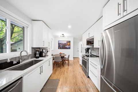 Photo 6 at 67 Foreht Crescent, Aurora Heights, Aurora