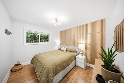 Photo 9 at 67 Foreht Crescent, Aurora Heights, Aurora