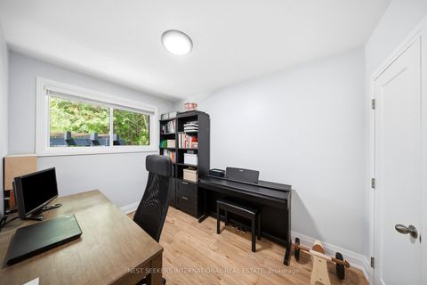 Photo 11 at 67 Foreht Crescent, Aurora Heights, Aurora