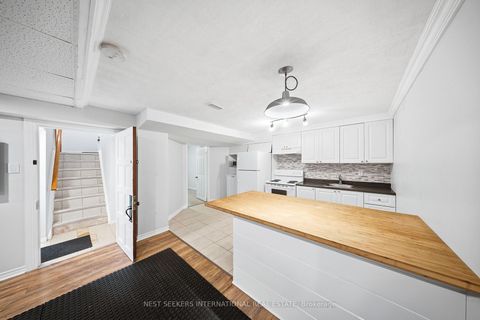 Photo 14 at 67 Foreht Crescent, Aurora Heights, Aurora
