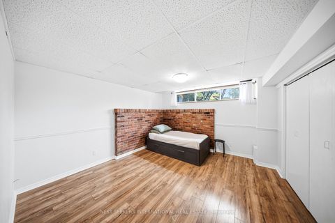 Photo 17 at 67 Foreht Crescent, Aurora Heights, Aurora
