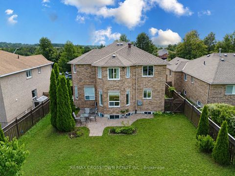 Photo 2 at 31 Logan Court, Holly, Barrie