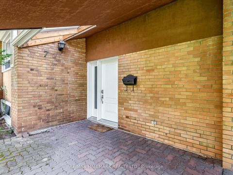 Photo 2 at 7 Panmure Crescent, Bendale, Toronto