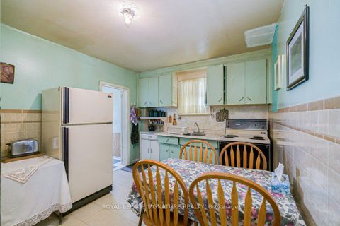 Photo 7 at 724 Vaughan Road, Oakwood Village, Toronto