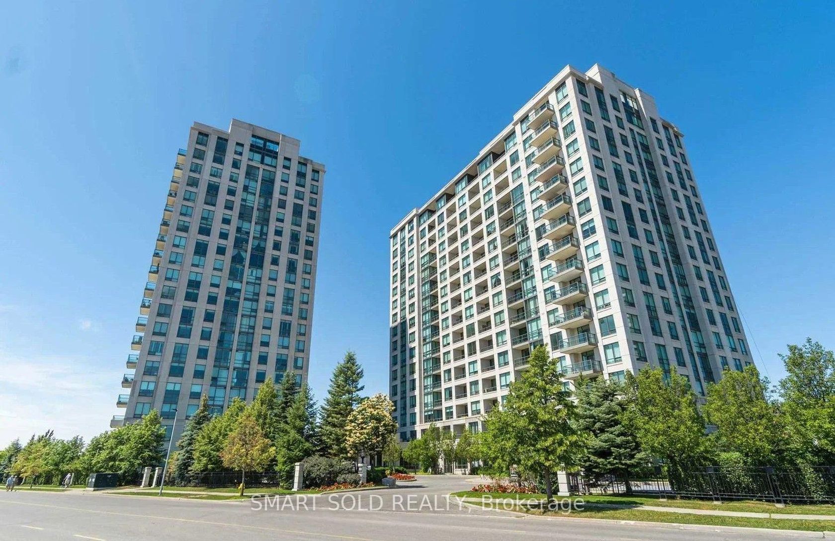 1508 - 100 Promenade Circle, Brownridge, Vaughan photo number 2