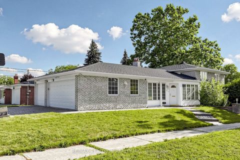 Photo 1 at 18 Olsen Drive, Donalda, Toronto