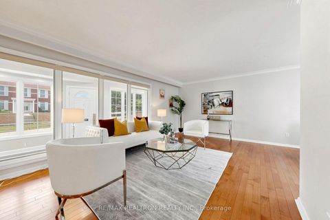 Photo 8 at 18 Olsen Drive, Donalda, Toronto