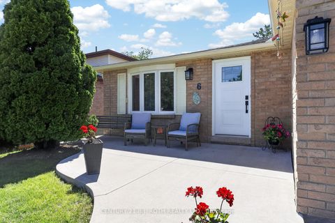 Photo 2 at 6 Ford Street, Sunnidale, Barrie