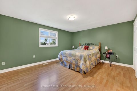 Photo 10 at 6 Ford Street, Sunnidale, Barrie
