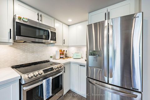 Photo 2 at 920 - 16 Laidlaw Street, South Parkdale, Toronto