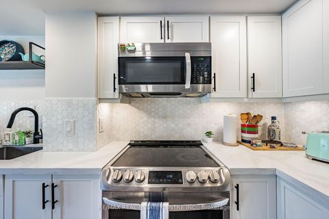 Photo 3 at 920 - 16 Laidlaw Street, South Parkdale, Toronto