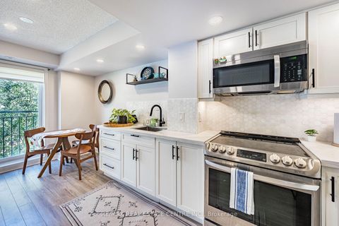 Photo 4 at 920 - 16 Laidlaw Street, South Parkdale, Toronto