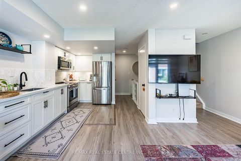 Photo 5 at 920 - 16 Laidlaw Street, South Parkdale, Toronto