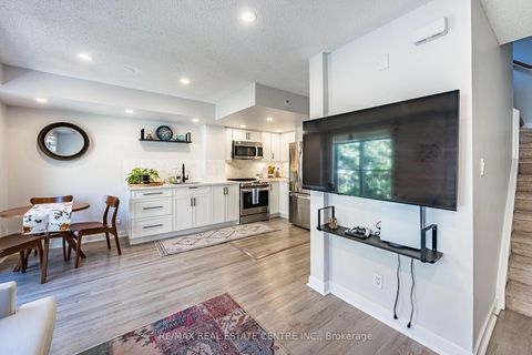 Photo 6 at 920 - 16 Laidlaw Street, South Parkdale, Toronto