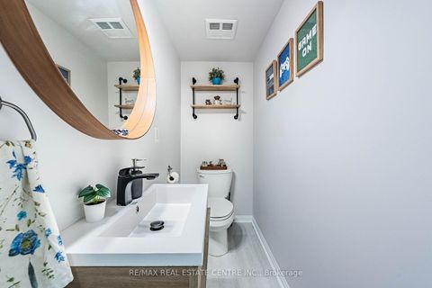 Photo 8 at 920 - 16 Laidlaw Street, South Parkdale, Toronto