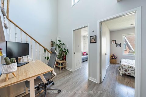 Photo 12 at 920 - 16 Laidlaw Street, South Parkdale, Toronto