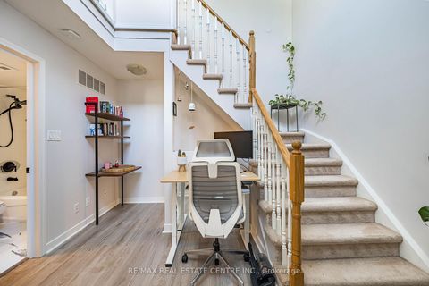 Photo 14 at 920 - 16 Laidlaw Street, South Parkdale, Toronto