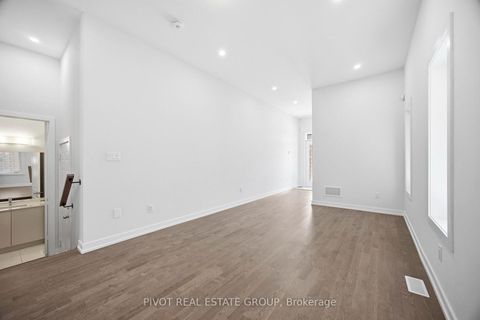 Photo 5 at 91 Danielle Moore Circle, Bendale, Toronto