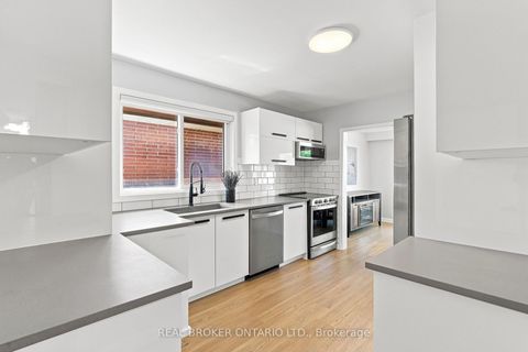 Photo 2 at 7 Allison Drive, Queensway, Toronto