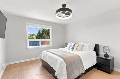 Photo 15 at 7 Allison Drive, Queensway, Toronto