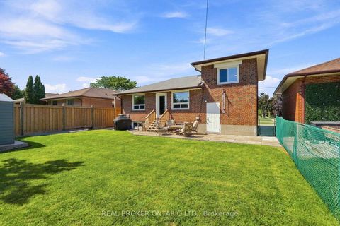 Photo 34 at 7 Allison Drive, Queensway, Toronto