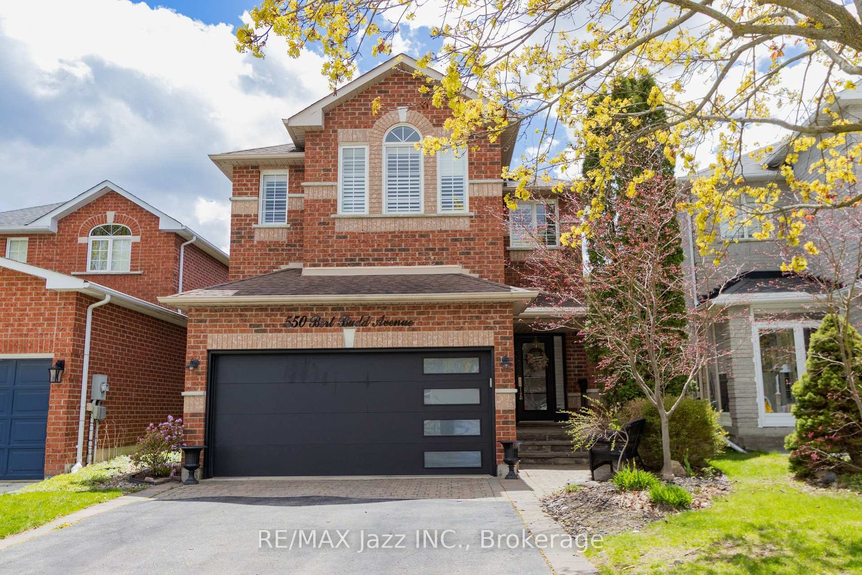 550 Bert Budd Avenue, College Manor, Newmarket photo number 2