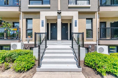 Photo 2 at 233 - 515 Kingbird Grove, Rouge E11, Toronto