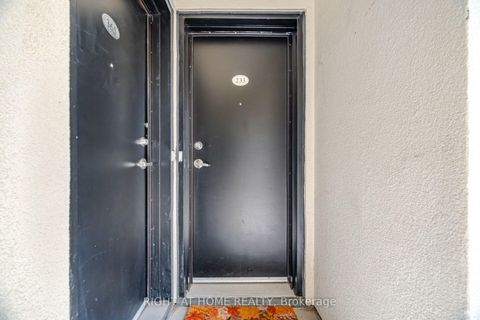 Photo 4 at 233 - 515 Kingbird Grove, Rouge E11, Toronto