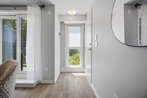 Photo 5 at 233 - 515 Kingbird Grove, Rouge E11, Toronto