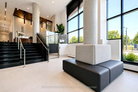 Photo 2 at 611 - 160 Kingsway Crescent, Kingsway South, Toronto