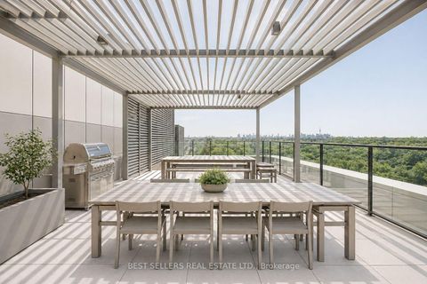 Photo 18 at 611 - 160 Kingsway Crescent, Kingsway South, Toronto