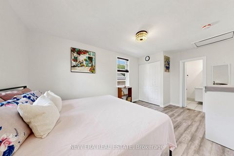 Photo 14 at 247 Muriel Street, College Manor, Newmarket