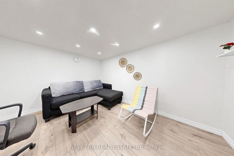 Photo 17 at 247 Muriel Street, College Manor, Newmarket