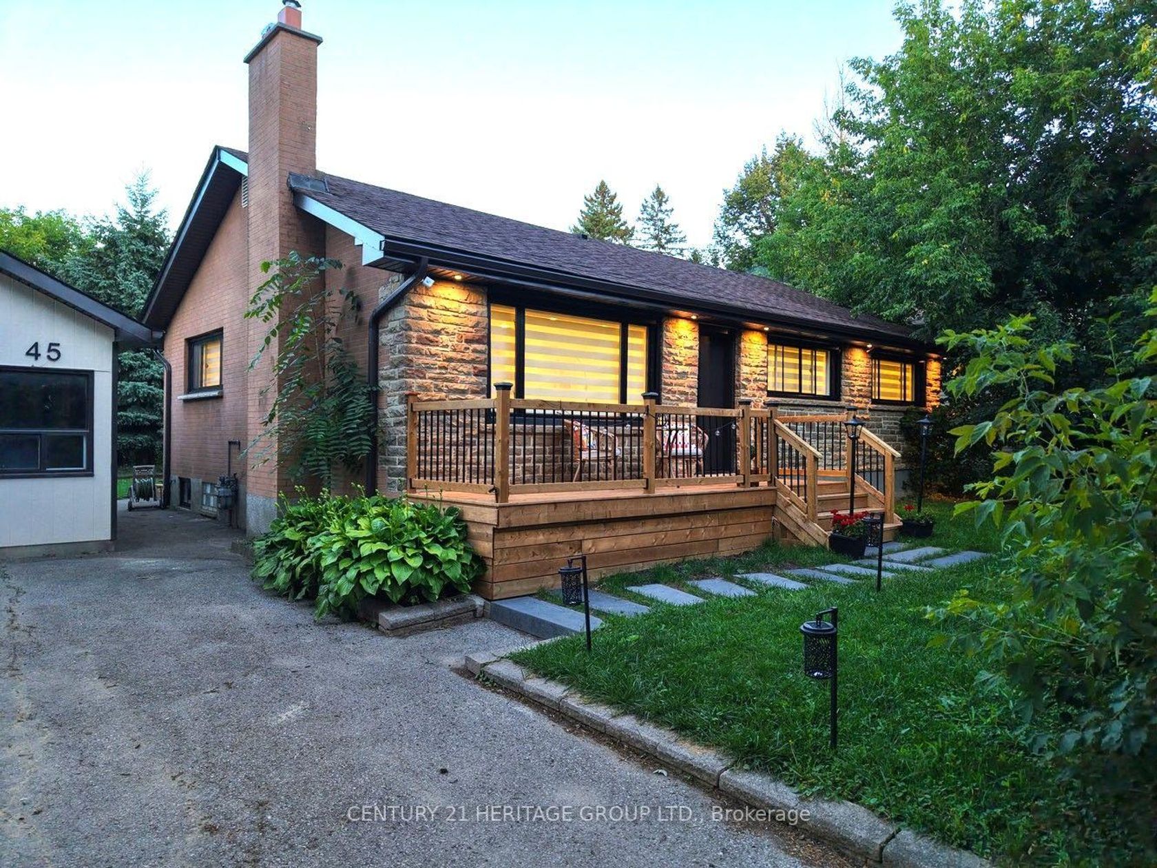 45 William Street, King City, King photo number 2