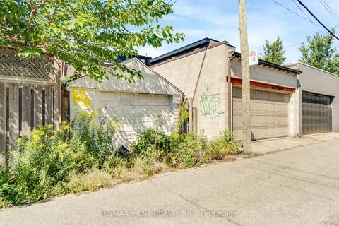 Photo 3 at 649 Crawford Street N, Little Italy, Toronto