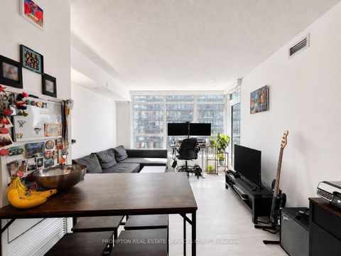 Photo 3 at 1015 - 80 Queens Wharf Road, Waterfront Communities C1, Toronto