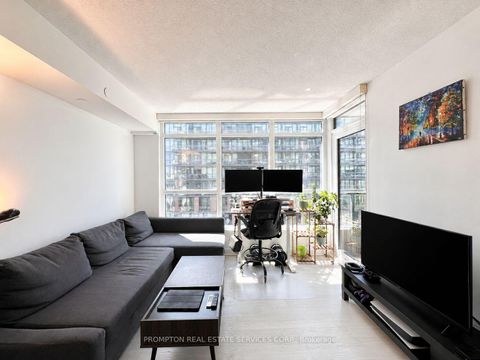 Photo 5 at 1015 - 80 Queens Wharf Road, Waterfront Communities C1, Toronto
