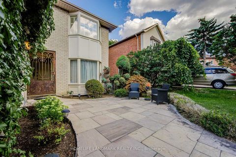 Photo 1 at 37 Maimonides Court, Yorkhill, Vaughan