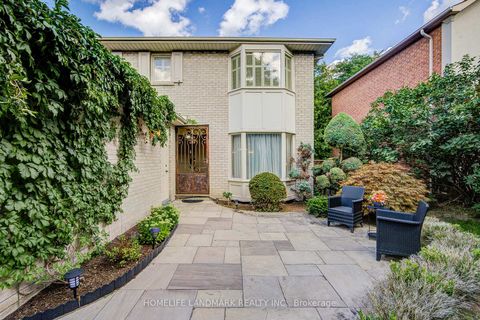 Photo 2 at 37 Maimonides Court, Yorkhill, Vaughan