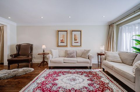 Photo 6 at 37 Maimonides Court, Yorkhill, Vaughan