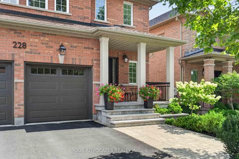 Photo 2 at 228 Twin Hills Crescent, Vellore Village, Vaughan