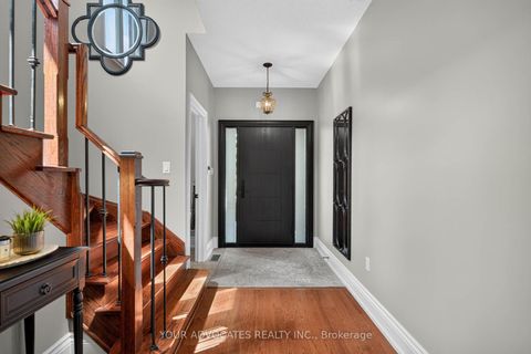 Photo 4 at 228 Twin Hills Crescent, Vellore Village, Vaughan