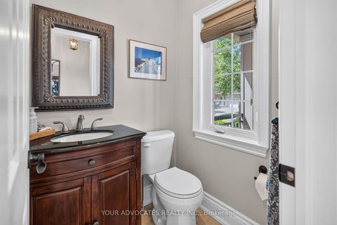 Photo 5 at 228 Twin Hills Crescent, Vellore Village, Vaughan