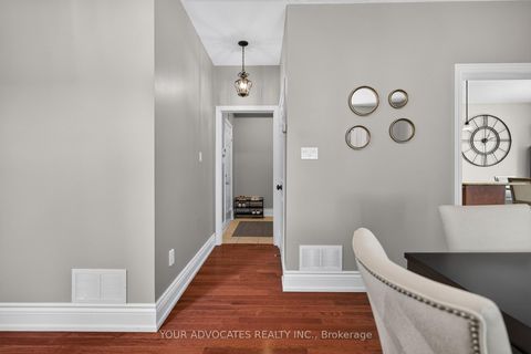 Photo 6 at 228 Twin Hills Crescent, Vellore Village, Vaughan