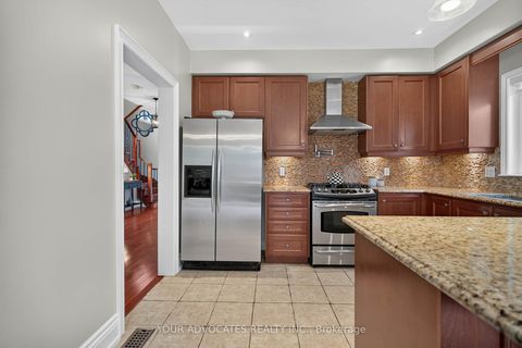 Photo 9 at 228 Twin Hills Crescent, Vellore Village, Vaughan