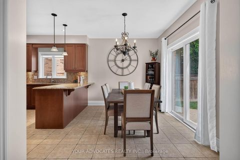 Photo 11 at 228 Twin Hills Crescent, Vellore Village, Vaughan