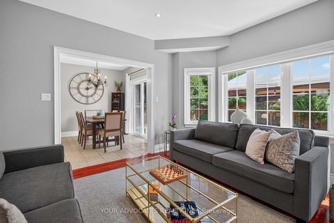 Photo 13 at 228 Twin Hills Crescent, Vellore Village, Vaughan